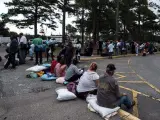 Personas evacuadas buscan refugio en una escuela secundaria en en Wilmington, Carolina del Norte (EE UU), ante la llegada del huracán Florence.