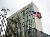 La Embajada de EEUU en La Habana seguirá abierta pero con el personal mínimo por los ataques sonoros.