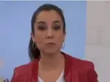 La presentadora del 'Preguntes Fregüents', Laura Rosel, con la camiseta de Puigdemont.