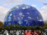 Un globo gigante con la forma de la Tierra sobre la Cumbre del Clima, la COP 23, en Bonn (Alemania).