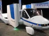 Un prototipo del modelo de coche volador 'Transition', de la empresa Terrafugia, en la Feria Internacional del Automóvil de Nueva York de 2012.