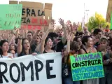 Apróximadamente 2000 universitarios se manifestaron frente al rectorado de Móstoles.
