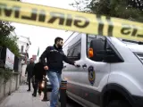 La policía forense turca, a su llegada a la residencia del cónsul saudí en Estambul.