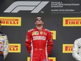 Kimi Räikkönen se impuso a Max Verstappen y a Lewis Hamilton en el GP de Estados Unidos, y retrasó el alirón del británico.