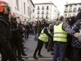 Efectivos de la Policía Foral frente a la manifestación en contra del acto en Alsasua de "España Ciudadana".