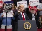 El presidente de EE UU, Donald Trump, durante un acto de campaña para las elecciones legislativas, en Chattanooga, Tennessee.