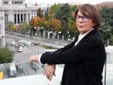 La delegada de Medio Ambiente y Movilidad, Inés Sabanés, en un balcón del Palacio de Cibeles.