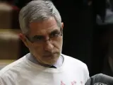 El diputado de Izquierda Plural, Gaspar Llamazares, ataviado con una camiseta reivindicativa durante la sesión de la tarde del debate sobre el estado de la nación.