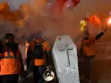 Trabajadores de Alcoa de Avilés y A Coruña durante la manifestación ante el Ministerio de Industria.