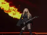 Madonna interpretando 'Burning Up' durante el 'Rebel Heart Tour'