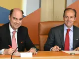 José Manuel Inchausti, consejero delegado de Mapfre España y el consejero delegado de Santander España, Rami Aboukhair.