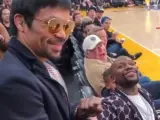 Mayweather y Pacquiao se encuentran en el baloncesto.