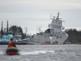 Así quedó la fragata noruega KNM Helge Ingstad tras colisionar con el petrolero Sola TS en aguas de Oygarden, en la costa oeste de Noruega./ EFE