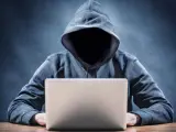 Imagen que representa a un 'hacker' realizando un ciberataque.