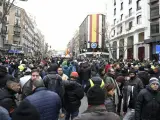 Los taxistas se concentran de nuevo frente a la sede nacional del PP, en la calle Génova, en la novena jornada de huelga del sector en Madrid.