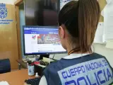 Imagen de archivo de una agente de la Policía Nacional.