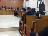 El acusado de prender fuego a una vivienda en Menorca, en el juicio