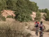 Dos ciclistas en ruta