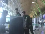 Fidel y Rubén Castro se quedan en tierra por hacer compras en el aeropuerto.
