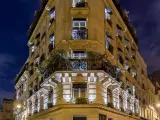 erspectiva de la fachada durante la noche © Room Mate Hotels