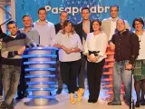 El presentador Christian Gálvez junto a los 10 concursantes del especial por los 2.000 programas de Pasapalabra.