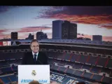 Florentino Pérez en la presentación del jugador Jesús Vallejo en el Bernabéu