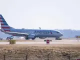 Un avión Boeing 737-800 de American Airlines en el aeropuerto nacional Ronald Reagan, en Arlington, Virginia (Estados Unidos).