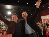 El secretario general del PSOE y presidente del Gobierno, Pedro Sánchez, y el al