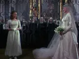 El vestido que Dorothy Jeakins hizo para que María (Julie Andrews) se casará con el capitán Von Trapp (Christopher Plummer) también es uno de los más icónicos. Y la prueba es que en 2013 se vendió en una subasta por 23.000 dólares.