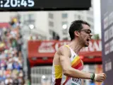 El campeón de Europa de 20km marcha Álvaro Martín celebra la consecución de su título en Berlín.