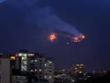 El Parque Nacional El Ávila, durante un incendio cerca de torres eléctricas, en Caracas (Venezuela).