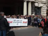Una concentración en València reclama legalizar la eutanasia: 'Ayudar a morir po