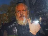 El fundador de WikiLeaks, Julian Assange, a su llegada a la Corte de Magistrados de Westminster, en Londres (Reino Unido), tras su detenci&oacute;n.