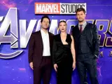 Paul Rudd, Scarlett Johansson y Chris Hemsworth durante un acto de promoción de 'Vengadores: Endgame'.