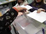 Urnas en una colegio electoral.