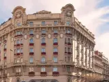 La fachada del Hotel Palace de Barcelona vista desde la Gran Via.