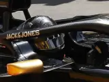 Detalle del casco de Kevin Magnussen durante el GP de Azerbaiyán en homenaje a tres víctimas de los atentados de Sri Lanka.