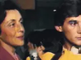Neyde Senna da Silva, madre de Ayrton Senna, junto a su hijo.