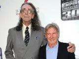 Los actores Peter Mayhew y Harrison Ford en el 30 aniversario de 'El imperio contraataca'.