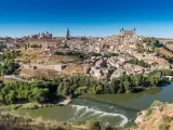 Su historia es apabullante y a&uacute;n quedan numerosos vestigios del paso de romanos, visigodos, musulmanes, jud&iacute;os o cristianos por sus calles. Es Patrimonio desde 1986 gracias a la catedral, al alc&aacute;zar o al monasterio de San Juan de los Reyes.