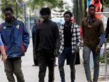 Inmigrantes subsaharianos tras saltar la valla de Melilla.