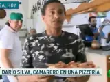 Darío Silva, exfutbolista y ahora camarero en una pizzería.