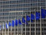 Banderas de la Unión Europea (UE) ondeando en la sede de la Comisión Europea en Bruselas.