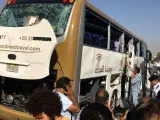 Varias personas resultaron heridas en un atentado con tra un autobús cerca de la pirámide de Giza.
