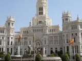 Exteriores del Ayuntamiento de Madrid junto a la Cibeles.