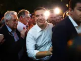 El primer ministro griego Alexis Tsipras ingresa en la sede del partido SYRIZA después de la celebración de elecciones locales, regionales y del Parlamento Europeo.