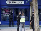 Dispositivo de Policía Nacional desplegado en la sede de la SD Huesca.