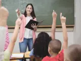 Imagen de recurso de una profesora dando clase.