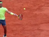 Rafa Nadal, durante su partido contra Kei Nishikori en Roland Garros.