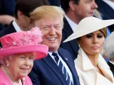 Isabel II, Donald Trump y su esposa Melania en el 75 aniversario del desembarco de Normadía
